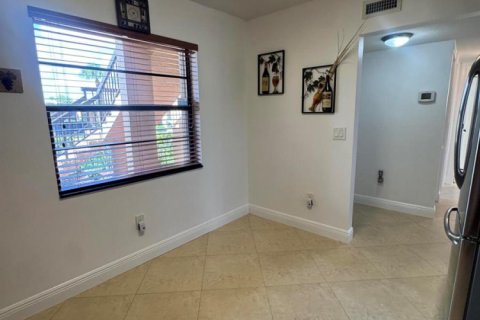 Condo in West Palm Beach, Florida, 2 bedrooms  № 2176220 - photo 10