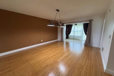 Condo in West Palm Beach, Florida, 2 bedrooms  № 2176220 - photo 13