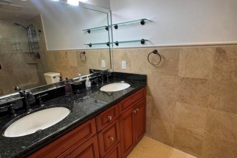 Condo in West Palm Beach, Florida, 2 bedrooms  № 2176220 - photo 19
