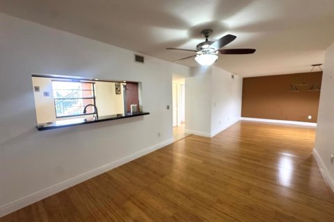 Condo in West Palm Beach, Florida, 2 bedrooms  № 2176220 - photo 5