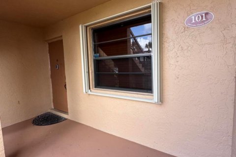 Condo in West Palm Beach, Florida, 2 bedrooms  № 2176220 - photo 3