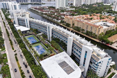 Condo in Aventura, Florida, 2 bedrooms  № 2009940 - photo 3