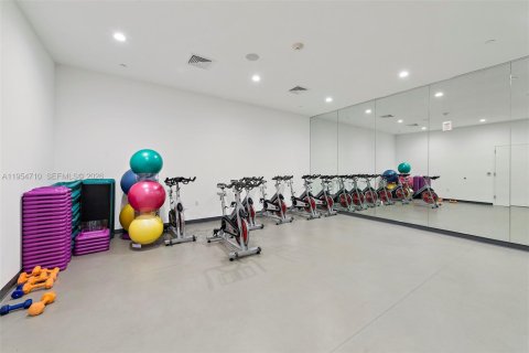 Condo in Aventura, Florida, 2 bedrooms  № 2009940 - photo 15