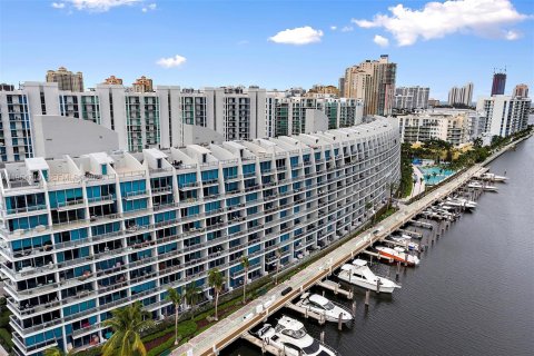 Condo in Aventura, Florida, 2 bedrooms  № 2009940 - photo 4
