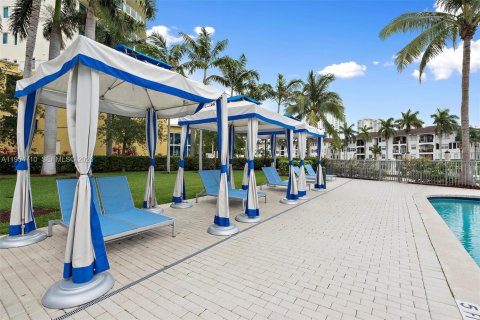 Condo in Aventura, Florida, 2 bedrooms  № 2009940 - photo 7