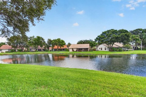 Villa ou maison à vendre à Boynton Beach, Floride: 3 chambres, 195.47 m2 № 2388483 - photo 3