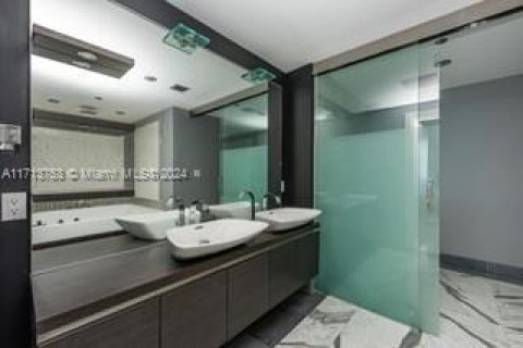 Купить кондоминиум в Майами, Флорида 1 спальня, 76.37м2, № 1985025 - фото 20