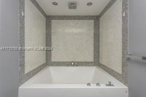 Купить кондоминиум в Майами, Флорида 1 спальня, 76.37м2, № 1985025 - фото 18