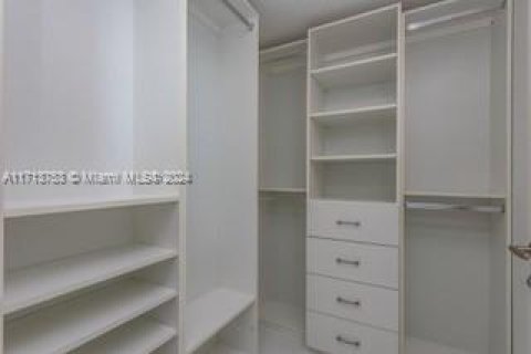 Купить кондоминиум в Майами, Флорида 1 спальня, 76.37м2, № 1985025 - фото 12