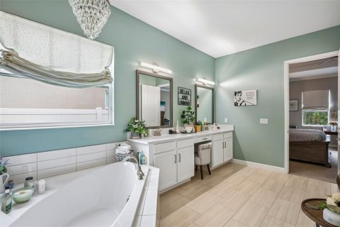 House in Land O' Lakes, Florida 3 bedrooms, 242.66 sq.m. № 2403643 - photo 27