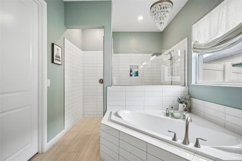 House in Land O' Lakes, Florida 3 bedrooms, 242.66 sq.m. № 2403643 - photo 24