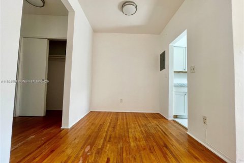 Снять в аренду виллу или дом в Майами-Бич, Флорида 1 спальня, 76.18м2, № 1947420 - фото 5