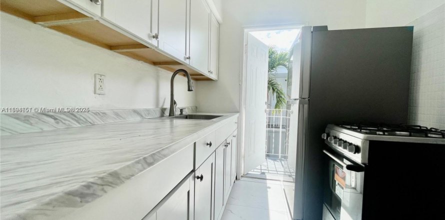 Дом в Майами-Бич, Флорида 1 спальня, 76.18м2 № 1947420