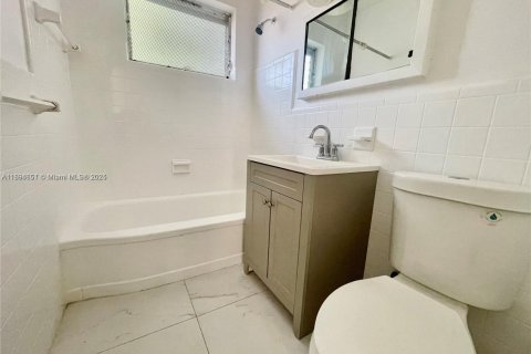 Снять в аренду виллу или дом в Майами-Бич, Флорида 1 спальня, 76.18м2, № 1947420 - фото 6