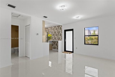 Casa en venta en North Miami Beach, Florida, 3 dormitorios, 111.02 m2 № 1786908 - foto 9