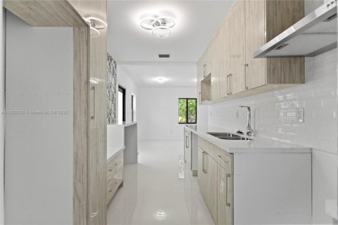 Casa en venta en North Miami Beach, Florida, 3 dormitorios, 111.02 m2 № 1786908 - foto 13
