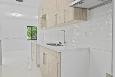 Casa en venta en North Miami Beach, Florida, 3 dormitorios, 111.02 m2 № 1786908 - foto 16