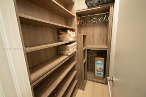Villa ou maison à louer à Miami, Floride: 2 chambres, 74.79 m2 № 2257363 - photo 26