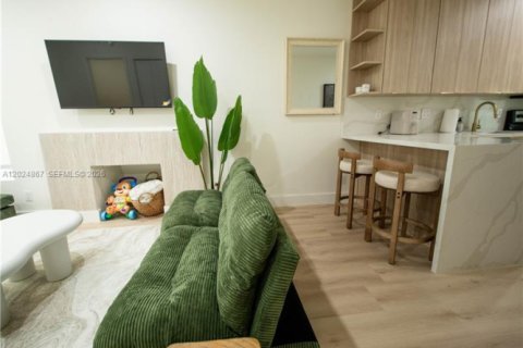 Villa ou maison à louer à Miami, Floride: 2 chambres, 74.79 m2 № 2257363 - photo 19