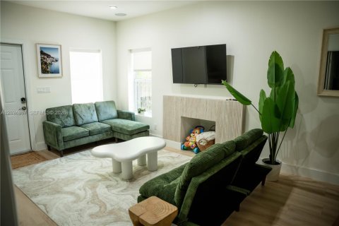 Villa ou maison à louer à Miami, Floride: 2 chambres, 74.79 m2 № 2257363 - photo 6