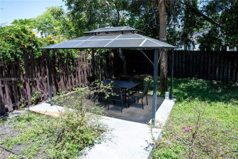 Villa ou maison à louer à Miami, Floride: 2 chambres, 74.79 m2 № 2257363 - photo 9