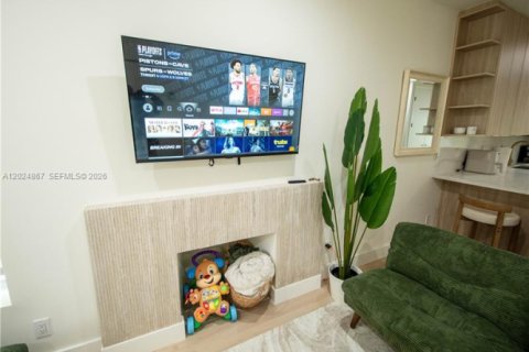 Villa ou maison à louer à Miami, Floride: 2 chambres, 74.79 m2 № 2257363 - photo 23