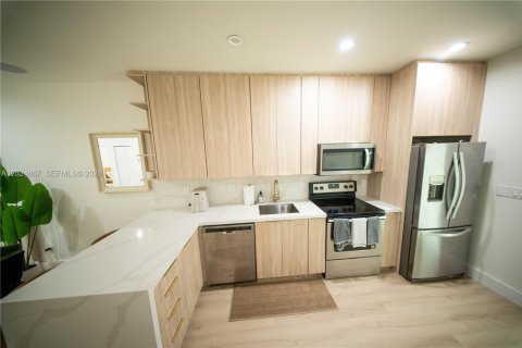 Villa ou maison à louer à Miami, Floride: 2 chambres, 74.79 m2 № 2257363 - photo 22