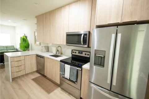 Villa ou maison à louer à Miami, Floride: 2 chambres, 74.79 m2 № 2257363 - photo 16