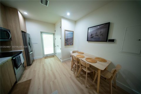 Villa ou maison à louer à Miami, Floride: 2 chambres, 74.79 m2 № 2257363 - photo 29