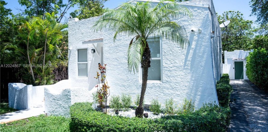Villa ou maison à Miami, Floride 2 chambres, 74.79 m2 № 2257363