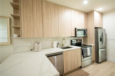 Villa ou maison à louer à Miami, Floride: 2 chambres, 74.79 m2 № 2257363 - photo 21