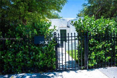 Villa ou maison à louer à Miami, Floride: 2 chambres, 74.79 m2 № 2257363 - photo 3