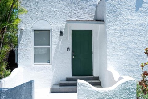 Villa ou maison à louer à Miami, Floride: 2 chambres, 74.79 m2 № 2257363 - photo 2