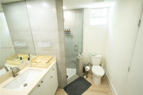 Villa ou maison à louer à Miami, Floride: 2 chambres, 74.79 m2 № 2257363 - photo 14