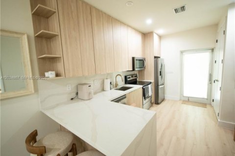 Villa ou maison à louer à Miami, Floride: 2 chambres, 74.79 m2 № 2257363 - photo 15