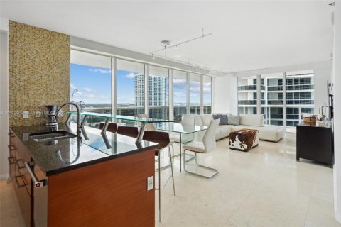 Copropriété à louer à Hallandale Beach, Floride: 2 chambres, 135.45 m2 № 1030772 - photo 4