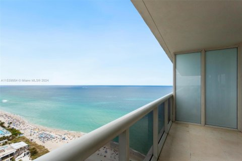 Copropriété à louer à Hallandale Beach, Floride: 2 chambres, 135.45 m2 № 1030772 - photo 10