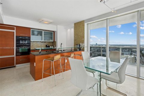 Copropriété à louer à Hallandale Beach, Floride: 2 chambres, 135.45 m2 № 1030772 - photo 6