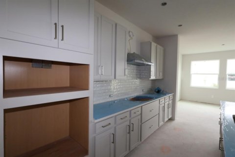 House in Palmetto, Florida 4 bedrooms, 297.66 sq.m. № 2211482 - photo 9