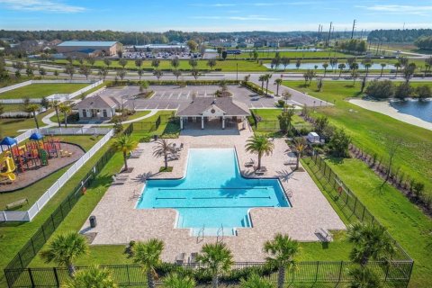 Casa en venta en Zephyrhills, Florida, 4 dormitorios, 158.96 m2 № 1684858 - foto 4