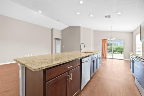 Casa en venta en Zephyrhills, Florida, 4 dormitorios, 158.96 m2 № 1684858 - foto 9