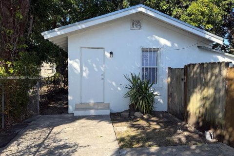 Apartamento en alquiler en Miami, Florida, 1 dormitorio, 124.02 m2 № 2026376 - foto 2