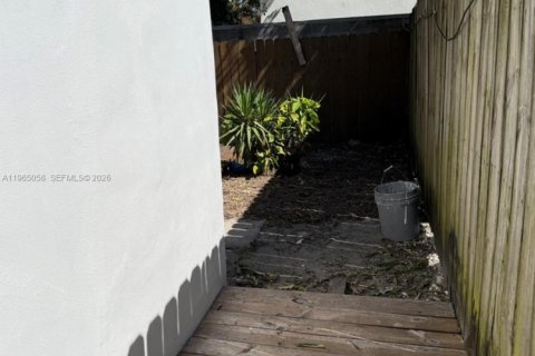 Apartamento en alquiler en Miami, Florida, 1 dormitorio, 124.02 m2 № 2026376 - foto 10