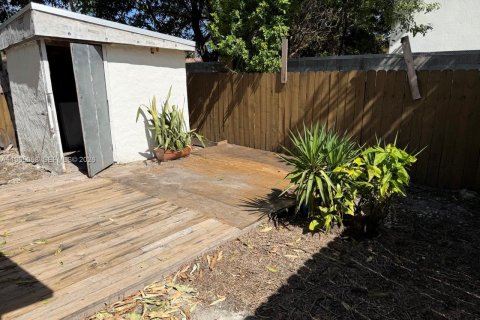 Apartamento en alquiler en Miami, Florida, 1 dormitorio, 124.02 m2 № 2026376 - foto 9