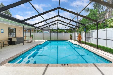 Casa en alquiler en Clearwater, Florida, 3 dormitorios, 193.79 m2 № 1908947 - foto 1