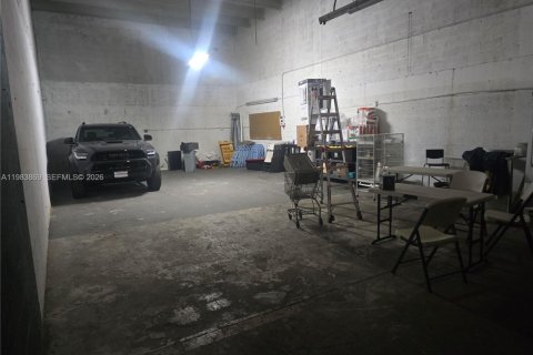 Commercial property in Doral, Florida № 2045950 - photo 9