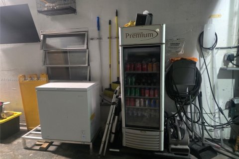 Commercial property in Doral, Florida № 2045950 - photo 10