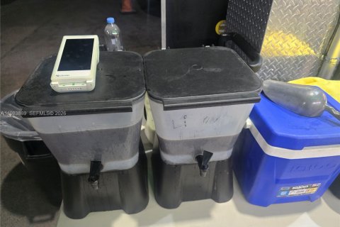 Commercial property in Doral, Florida № 2045950 - photo 7