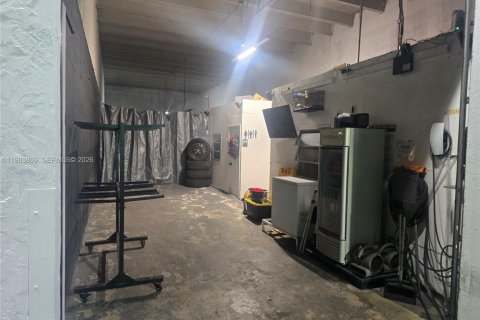 Commercial property in Doral, Florida № 2045950 - photo 8
