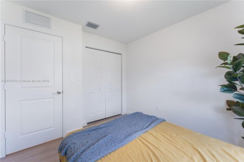 House in Pembroke Park, Florida 3 bedrooms, 118.54 sq.m. № 1924790 - photo 10